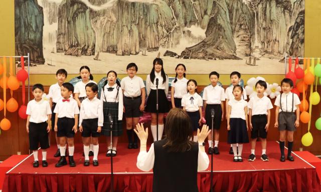 (250602) -- TOKYO, June 2, 2025 (Xinhua) -- Children stage a performance in celebration of the International Children's Day at the Chinese Embassy in Japan, in Tokyo, Japan, June 1, 2025. Hundreds of Chinese and Japanese children gathered here on Sunday to celebrate the International Children's Day. (Xinhua/Yang Guang)