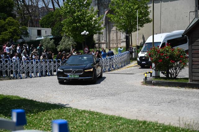 (250602) -- ISTANBUL, June 2, 2025 (Xinhua) -- Vehicles carrying the Ukrainian delegation arrive at the Ciragan Palace in Istanbul, Türkiye, June 2, 2025. Ukrainian and Russian delegations resumed peace negotiations on Monday in Istanbul. (Xinhua/Liu Lei)