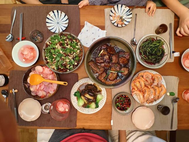 (250603) -- BEIJING, June 3, 2025 (Xinhua) -- This photo taken on May 18, 2025 shows dishes cooked by Xia Lu (not her real name) for her clients in Beijing, capital of China. TO GO WITH "China Focus: China's young kitchen wizards establishing careers as on-demand chefs" (Xinhua)