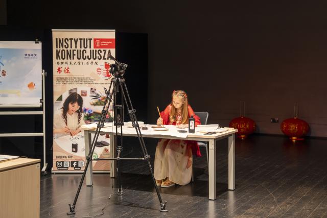 (250607) -- GDANSK, June 7, 2025 (Xinhua) -- A primary school student creates a traditional Chinese brush painting during the Poland Regional Final of the 2025 "Chinese Bridge" Chinese Proficiency Competition in Gdansk, Poland, on June 6, 2025. (Xinhua/Xia Yuanyi)