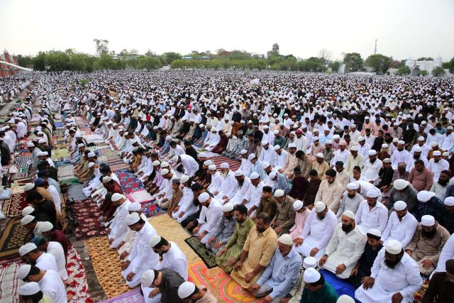 (250607) -- BHOPAL, June 7, 2025 (Xinhua) -- People offer Eid al-Adha prayers in Bhopal, the capital city of India's Madhya Pradesh state, June 7, 2025. (Str/Xinhua)