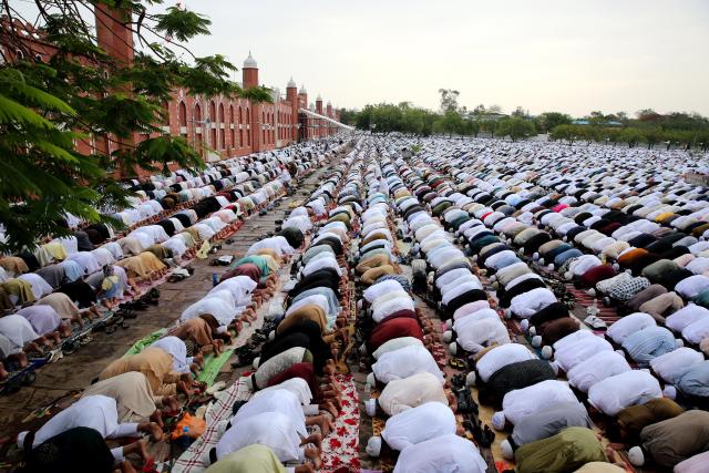 (250607) -- BHOPAL, June 7, 2025 (Xinhua) -- People offer Eid al-Adha prayers in Bhopal, the capital city of India's Madhya Pradesh state, June 7, 2025. (Str/Xinhua)