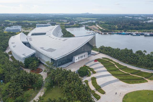 (250614) -- QIONGHAI, June 14, 2025 (Xinhua) -- An aerial drone photo taken on June 10, 2025 shows the China (Hainan) Museum of the South China Sea in Qionghai, south China's Hainan Province. A great number of exhibits relevant to the Maritime Silk Road are showcased at the China (Hainan) Museum of the South China Sea, providing valuable insights into the prosperity of the Maritime Silk Road in ancient China and the exchanges between Chinese and foreign civilizations. (Xinhua/Pu Xiaoxu)
