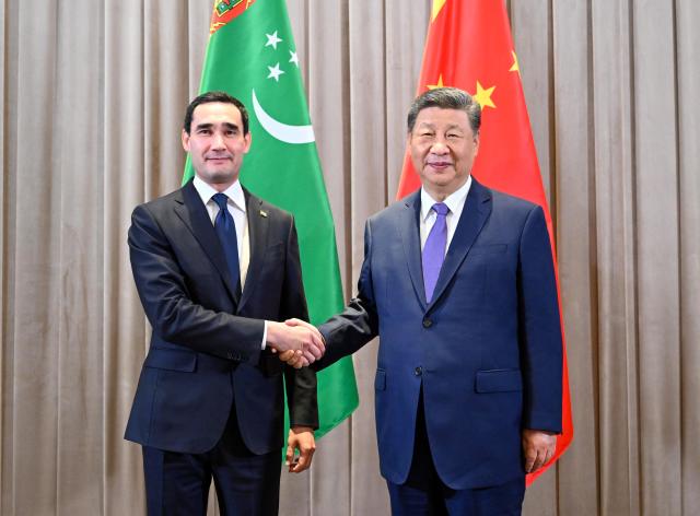 (250617) -- ASTANA, June 17, 2025 (Xinhua) -- Chinese President Xi Jinping meets with Turkmen President Serdar Berdimuhamedov on the sidelines of the second China-Central Asia Summit in Astana, Kazakhstan, June 17, 2025. (Xinhua/Yan Yan)