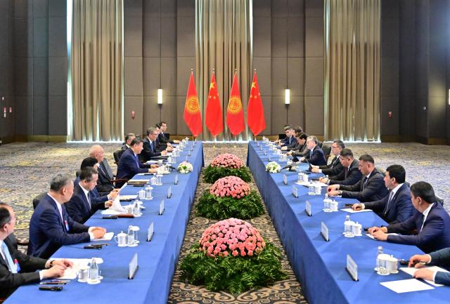 (250617) -- ASTANA, June 17, 2025 (Xinhua) -- Chinese President Xi Jinping meets with Kyrgyz President Sadyr Japarov on the sidelines of the second China-Central Asia Summit in Astana, Kazakhstan, June 17, 2025. (Xinhua/Zhai Jianlan)