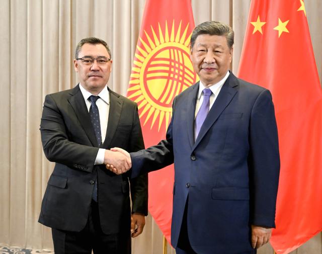 (250617) -- ASTANA, June 17, 2025 (Xinhua) -- Chinese President Xi Jinping meets with Kyrgyz President Sadyr Japarov on the sidelines of the second China-Central Asia Summit in Astana, Kazakhstan, June 17, 2025. (Xinhua)