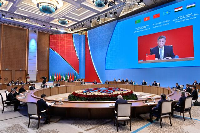 (250617) -- ASTANA, June 17, 2025 (Xinhua) -- Chinese President Xi Jinping delivers a keynote speech during the second China-Central Asia Summit in Astana, Kazakhstan, June 17, 2025. The second China-Central Asia Summit was held in Astana on Tuesday. Kazakh President Kassym-Jomart Tokayev chaired the summit. Xi, Kyrgyz President Sadyr Japarov, Tajik President Emomali Rahmon, Turkmen President Serdar Berdimuhamedov and Uzbek President Shavkat Mirziyoyev attended the summit. (Xinhua/Yin Bogu)