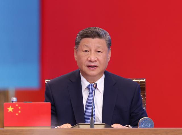 (250617) -- ASTANA, June 17, 2025 (Xinhua) -- Chinese President Xi Jinping delivers a keynote speech during the second China-Central Asia Summit in Astana, Kazakhstan, June 17, 2025. The second China-Central Asia Summit was held in Astana on Tuesday. Kazakh President Kassym-Jomart Tokayev chaired the summit. Xi, Kyrgyz President Sadyr Japarov, Tajik President Emomali Rahmon, Turkmen President Serdar Berdimuhamedov and Uzbek President Shavkat Mirziyoyev attended the summit. (Xinhua/Huang Jingwen)