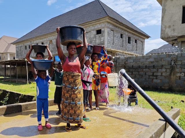 (250618) -- ABUJA, June 18, 2025 (Xinhua) -- This file photo taken on Oct. 9, 2024 shows local residents lining up to collect water during the trial run of the Greater Abuja Water Supply Network project in Abuja, Nigeria. Nigerian President Bola Tinubu has commissioned a China-assisted water supply project in Abuja, the national capital, and pledged commitment to sustainable infrastructure that directly improves citizens' lives.
   Executed by Chinese firm CGCOC GROUP Co., Ltd., the 470-million-U.S.-dollar Greater Abuja Water Supply Network, Loops 1, 2, 5, and 6, was commissioned on Monday.
   TO GO WITH "Nigerian president commissions China-assisted water supply project in capital city" (CGC Nigeria/Handout via Xinhua)