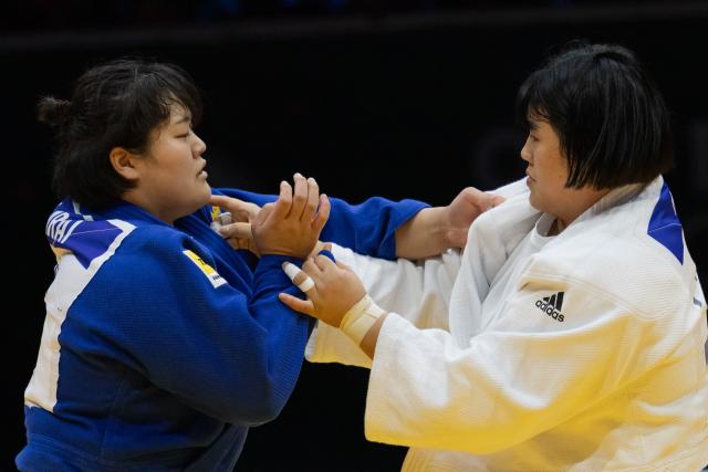(250620) -- BUDAPEST, June 20, 2025 (Xinhua) -- Kim Hayun (R) of South Korea competes with Arai Mao of Japan during the women's +78kg final at the IJF Judo World Championships 2025 in Budapest, Hungary on June 19, 2025. (Photo by Attila Volgyi/Xinhua)