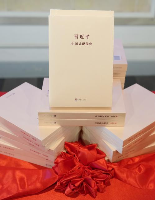 (250621) -- TOKYO, June 21, 2025 (Xinhua) -- This photo taken on June 19, 2025 shows the Japanese version of a compilation of excerpts from discourses on Chinese modernization by Chinese President Xi Jinping in Tokyo, Japan. The launch ceremony for the Japanese version of a compilation of excerpts from discourses on Chinese modernization by Chinese President Xi Jinping and a seminar on Chinese solutions to global development has been held in Tokyo. (Xinhua/Jia Haocheng)