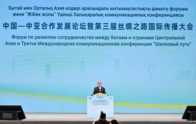 (250622) -- ASTANA, June 22, 2025 (Xinhua) -- Qiu Xiaoqi, vice president of the China Public Diplomacy Association, delivers a speech during the China-Central Asia Cooperation Development Forum and the Third Silk Road International Communication Forum in Astana, Kazakhstan, June 22, 2025.
  The China-Central Asia Cooperation Development Forum and the Third Silk Road International Communication Forum were held on Sunday in Astana, the capital of Kazakhstan.
  Around 240 representatives from media, think tanks, cultural institutions and business sectors across China and Central Asia engaged in in-depth discussions on topics including deepening Silk Road cooperation. (Xinhua/Li Renzi)
