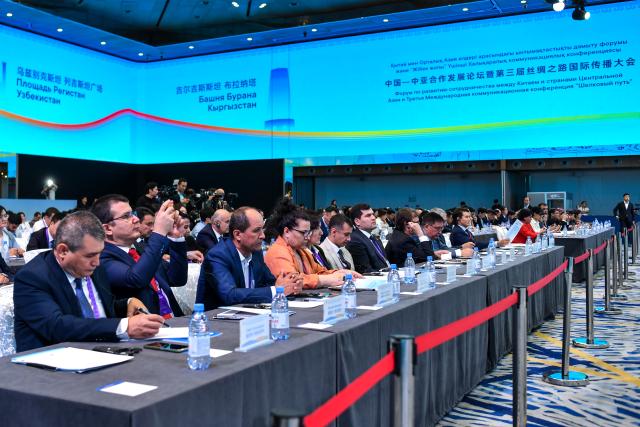 (250622) -- ASTANA, June 22, 2025 (Xinhua) -- The China-Central Asia Cooperation Development Forum and the Third Silk Road International Communication Forum are held in Astana, Kazakhstan, June 22, 2025.
  The China-Central Asia Cooperation Development Forum and the Third Silk Road International Communication Forum were held on Sunday in Astana, the capital of Kazakhstan.
  Around 240 representatives from media, think tanks, cultural institutions and business sectors across China and Central Asia engaged in in-depth discussions on topics including deepening Silk Road cooperation. (Xinhua/Cao Yang)