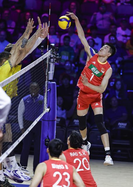 (250627) -- CHICAGO, June 27, 2025 (Xinhua) -- Wen Zihua (R) of China spikes the ball during the Pool 5 match between China and Brazil at the Men's Volleyball Nations League (VNL) 2025 in Chicago, the United States, June 26, 2025. (Photo by Joel Lerner/Xinhua)