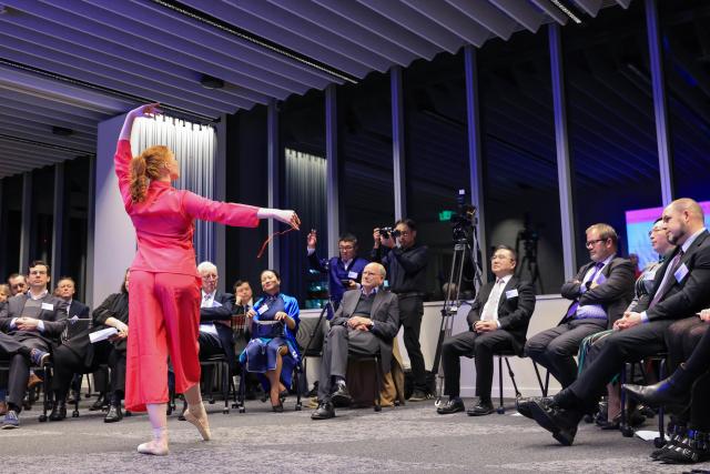 (250627) -- NEW ZEALAND, June 27, 2025 (Xinhua) -- A New Zealander who once studied in China performs ballet at an alumni reception in Wellington, New Zealand, on June 26, 2025. Dozens of New Zealanders with academic or study-related experience in China gathered in central Wellington on Thursday to celebrate the deepening educational and cultural relationship between the two countries. (Photo by Meng Tao/Xinhua)