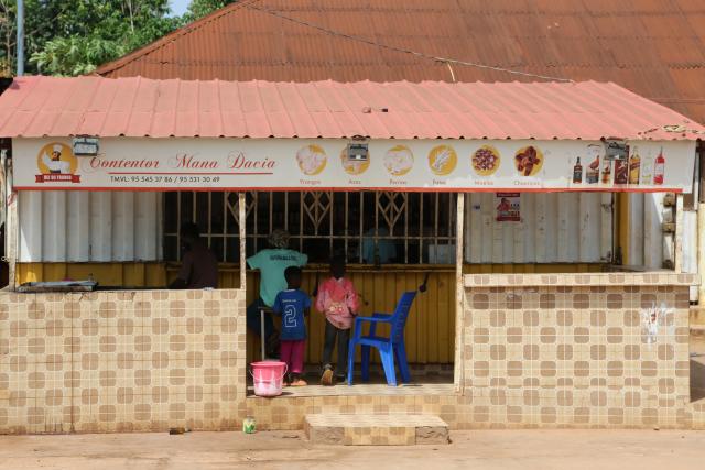 (250628) -- BISSAU, June 28, 2025 (Xinhua) -- This photo taken on June 15, 2025 shows a restaurant alongside a highway constructed by a Chinese company in Safim, Guinea-Bissau. The China-funded highway, which links the capital Bissau to its suburb of Safim, inaugurated on June 16.
   The highway, covering a distance of 8.2 kilometers, was constructed by Chinese company Longjian Road & Bridge Co., Ltd. and fully financed by the Chinese government at a cost of 30 million U.S. dollars. (Xinhua/Zhang Jian)