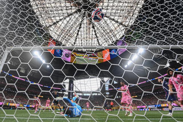 (250630) -- ATLANTA, June 30, 2025 (Xinhua) -- Achraf Hakimi of Paris Saint-Germain scores during the round of 16 match between Paris Saint-Germain (FRA) and Inter Miami CF (USA) at the FIFA Club World Cup 2025 at the Mercedes-Benz Stadium, Atlanta, Georgia, the United States, June 29, 2025. (Xinhua/Huang Zongzhi)