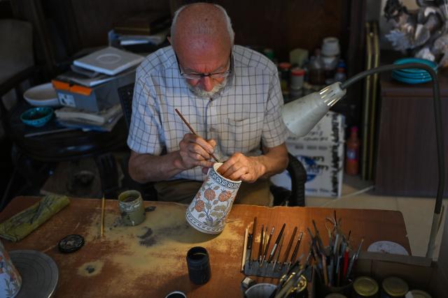 (250630) -- IZNIK (TÜRKIYE), June 30, 2025 (Xinhua) -- Master artisan Adil Can Guven works at his studio in Iznik, Türkiye, on June 26, 2025. In the historic town of Iznik in northwestern Türkiye, renowned for its centuries-old ceramic tradition, master artisan Adil Can Guven is devoted to preserving and revitalizing this ancient craft. (Xinhua/Liu Lei) TO GO WITH Interview: Turkish master highlights enduring porcelain bond between Iznik, China
