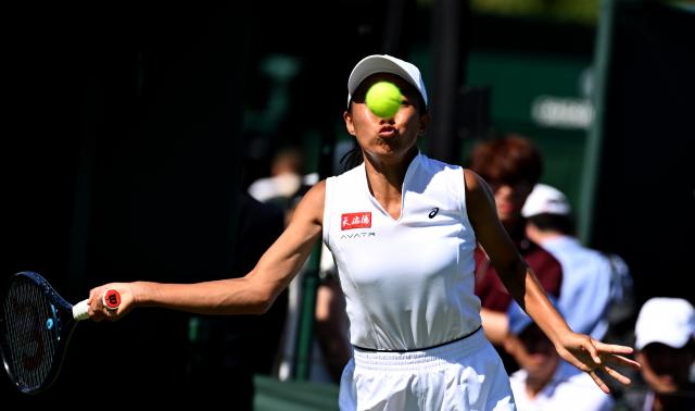 (250701) -- LONDON, July 1, 2025 (Xinhua) -- Zhang Shuai hits a return during the women's singles first round match between Zhang Shuai of China and Olga Danilovic of Serbia at Wimbledon tennis Championship in London, Britain, June 30, 2025. (Xinhua/Li Ying)
