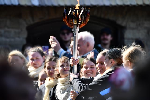 (250701) -- BEIJING, July 1, 2025 (Xinhua) -- People pass the torch of the festival flame after its arrival in Narva, Estonia, June 29, 2025. The Estonian National Song and Dance Celebration is one of the largest and most important cultural events in Estonia.
   It brings together tens of thousands of singers, dancers, musicians, and spectators from across Estonia and the Estonian diaspora worldwide. Before the main event, the festival flame is lit and travels across Estonia. (Photo by Sergei Stepanov/Xinhua)