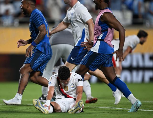 (250701) -- ORLANDO, July 1, 2025 (Xinhua) -- Phil Foden (bottom) of Manchester City reacts after the round of 16 match between Manchester City of England and Al Hilal of Saudi Arabia at the FIFA Club World Cup 2025 at the Camping World Stadium, Orlando, Florida, the United States, June 30, 2025. (Xinhua/Wu Xiaoling)
