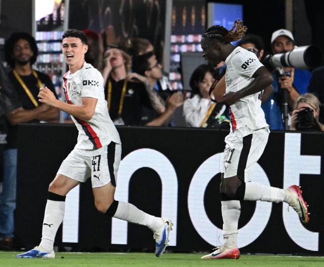 (250701) -- ORLANDO, July 1, 2025 (Xinhua) -- Phil Foden (L) of Manchester City celebrates his goal during the round of 16 match between Manchester City of England and Al Hilal of Saudi Arabia at the FIFA Club World Cup 2025 at the Camping World Stadium, Orlando, Florida, the United States, June 30, 2025. (Xinhua/Wu Xiaoling)