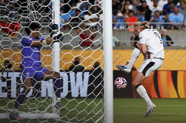 (250701) -- ORLANDO, July 1, 2025 (Xinhua) -- Erling Haaland (R) of Manchester City shoots during the round of 16 match between Manchester City of England and Al Hilal of Saudi Arabia at the FIFA Club World Cup 2025 at the Camping World Stadium, Orlando, Florida, the United States, June 30, 2025. (Xinhua/Wu Xiaoling)