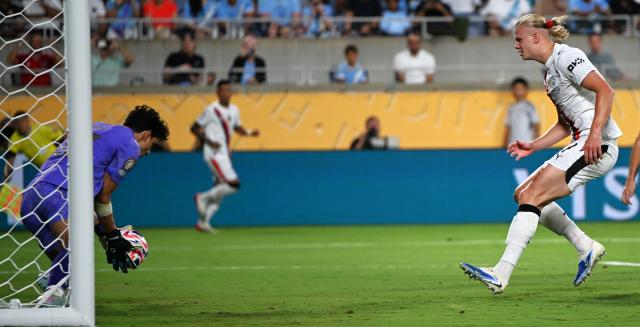 (250701) -- ORLANDO, July 1, 2025 (Xinhua) -- Erling Haaland (R) of Manchester City shoots during the round of 16 match between Manchester City of England and Al Hilal of Saudi Arabia at the FIFA Club World Cup 2025 at the Camping World Stadium, Orlando, Florida, the United States, June 30, 2025. (Xinhua/Wu Xiaoling)