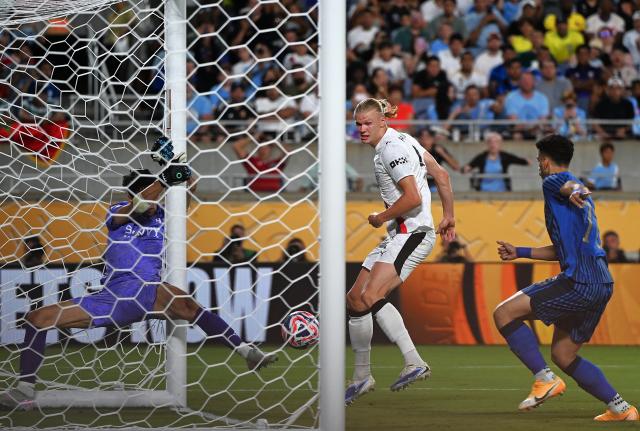 (250701) -- ORLANDO, July 1, 2025 (Xinhua) -- Erling Haaland (C) of Manchester City shoots during the round of 16 match between Manchester City of England and Al Hilal of Saudi Arabia at the FIFA Club World Cup 2025 at the Camping World Stadium, Orlando, Florida, the United States, June 30, 2025. (Xinhua/Wu Xiaoling)