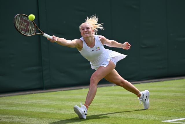 (250702) -- LONDON, July 2, 2025 (Xinhua) -- Katerina Siniakova hits a return during the women's singles first round match between Zheng Qinwen of China and Katerina Siniakova of the Czech Republic at the Wimbledon Tennis Championships in London, Britain, July 1, 2025. (Xinhua/Zhao Dingzhe)