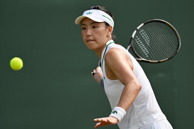 (250702) -- LONDON, July 2, 2025 (Xinhua) -- Wang Xinyu competes during the women's singles first round match between Wang Xinyu of China and Karolina Muchova of the Czech Republic at the Wimbledon Tennis Championships in London, Britain, July 1, 2025. (Xinhua/Zhao Dingzhe)