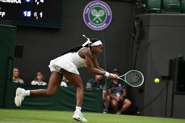 (250702) -- LONDON, July 2, 2025 (Xinhua) -- Coco Gauff hits a return during the women's singles first round match between Coco Gauff of the United States and Dayana Yastremska of Ukraine at the Wimbledon Tennis Championships in London, Britain, July 1, 2025. (Xinhua/Zhao Dingzhe)