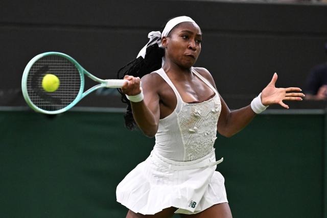 (250702) -- LONDON, July 2, 2025 (Xinhua) -- Coco Gauff hits a return during the women's singles first round match between Coco Gauff of the United States and Dayana Yastremska of Ukraine at the Wimbledon Tennis Championships in London, Britain, July 1, 2025. (Xinhua/Zhao Dingzhe)