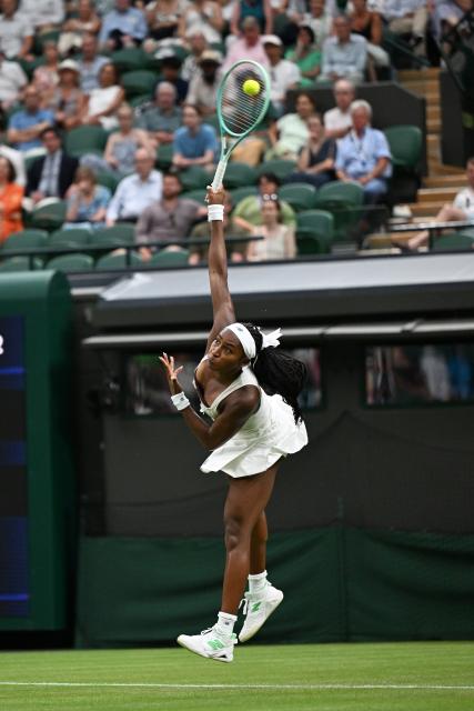 (250702) -- LONDON, July 2, 2025 (Xinhua) -- Coco Gauff hits a return during the women's singles first round match between Coco Gauff of the United States and Dayana Yastremska of Ukraine at the Wimbledon Tennis Championships in London, Britain, July 1, 2025. (Xinhua/Zhao Dingzhe)