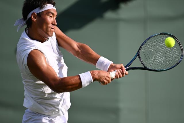 (250702) -- LONDON, July 2, 2025 (Xinhua) -- Bu Yunchaokete hits a return during the men's singles first round match between Bu Yunchaokete of China and Nakashima Brandon of the United States at the Wimbledon Tennis Championships in London, Britain, July 1, 2025. (Xinhua/Zhao Dingzhe)