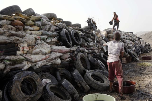 (250702) -- SANAA, July 2, 2025 (Xinhua) -- Workers prepare illicit narcotics to be destroyed near Sanaa, Yemen, on July 1, 2025.
  Security forces of Yemen's Houthi group destroyed approximately 19 tons of narcotics, hashish and other illegal drugs here on Tuesday. (Photo by Mohammed Mohammed/Xinhua)