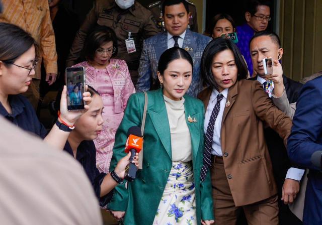 (250702) -- BEIJING, July 2, 2025 (Xinhua) -- Paetongtarn Shinawatra (C) leaves the government house in Bangkok, Thailand, July 1, 2025. Thailand's Constitutional Court suspended Prime Minister Paetongtarn Shinawatra on Tuesday after accepting a petition accusing her of constitutional violation. (Xinhua/Rachen Sageamsak)