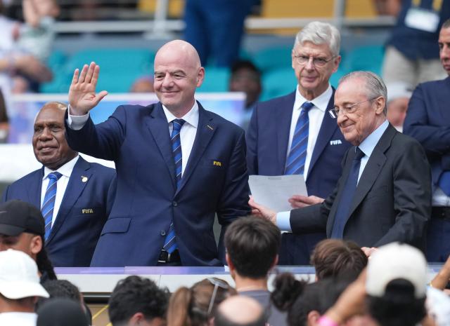 (250702) -- MIAMI, July 2, 2025 (Xinhua) -- FIFA President Gianni Infantino (2nd L) and Real Madrid President Florentino Perez (R) greet fans before the round of 16 match between Spain's Real Madrid and Italy's Juventus FC at the FIFA Club World Cup 2025 at the Hard Rock Stadium, Miami, Florida, the United States, July 1, 2025. (Xinhua/Xu Chang)