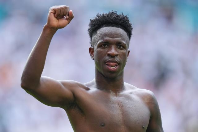 (250702) -- MIAMI, July 2, 2025 (Xinhua) -- Vinicius Junior of Real Madrid gestures to fans after the round of 16 match between Spain's Real Madrid and Italy's Juventus FC at the FIFA Club World Cup 2025 at the Hard Rock Stadium, Miami, Florida, the United States, July 1, 2025. (Xinhua/Xu Chang)