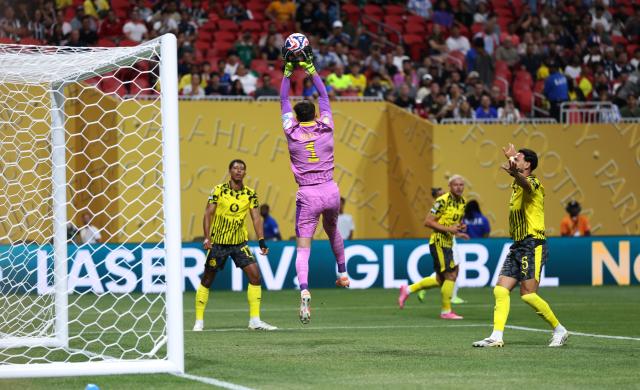 (250702) -- ATLANTA, July 2, 2025 (Xinhua) -- Gregor Kobel (2nd L), Borussia Dortmund's goalkeeper, makes a save during the round of 16 match between Borussia Dortmund of Germany and CF Monterrey of Mexico at the FIFA Club World Cup 2025 at the Mercedes-Benz Stadium, Atlanta, Georgia, the United States, July 1, 2025. (Xinhua/Li Ming)