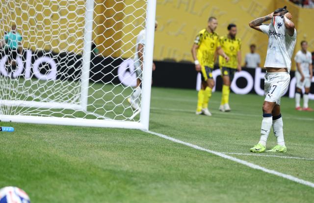 (250702) -- ATLANTA, July 2, 2025 (Xinhua) -- CF Monterrey's Jesus Corona (R) reacts during the round of 16 match between Borussia Dortmund of Germany and CF Monterrey of Mexico at the FIFA Club World Cup 2025 at the Mercedes-Benz Stadium, Atlanta, Georgia, the United States, July 1, 2025. (Xinhua/Li Ming)