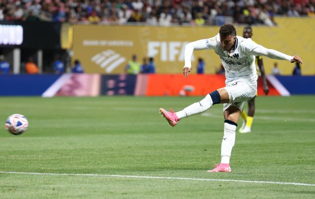 (250702) -- ATLANTA, July 2, 2025 (Xinhua) -- CF Monterrey's Nelson Deossa shoots during the round of 16 match between Borussia Dortmund of Germany and CF Monterrey of Mexico at the FIFA Club World Cup 2025 at the Mercedes-Benz Stadium, Atlanta, Georgia, the United States, July 1, 2025. (Xinhua/Li Ming)