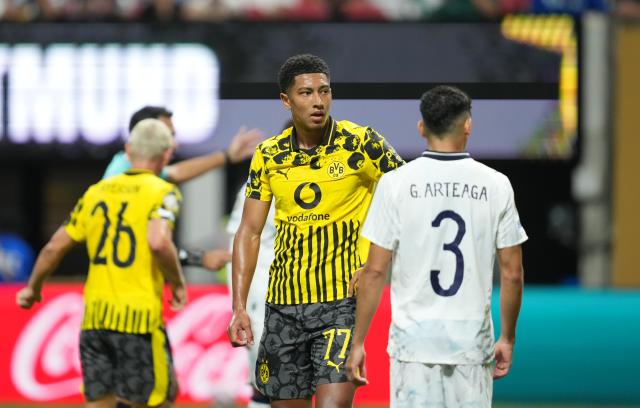 (250702) -- ATLANTA, July 2, 2025 (Xinhua) -- Borussia Dortmund's Jobe Bellingham (2nd R) reacts during the round of 16 match between Borussia Dortmund of Germany and CF Monterrey of Mexico at the FIFA Club World Cup 2025 at the Mercedes-Benz Stadium, Atlanta, Georgia, the United States, July 1, 2025. (Xinhua/Huang Zongzhi)