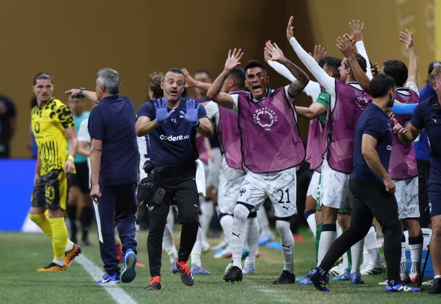 (250702) -- ATLANTA, July 2, 2025 (Xinhua) -- Substitutes of CF Monterrey reacts during the round of 16 match between Borussia Dortmund of Germany and CF Monterrey of Mexico at the FIFA Club World Cup 2025 at the Mercedes-Benz Stadium, Atlanta, Georgia, the United States, July 1, 2025. (Xinhua/Li Ming)