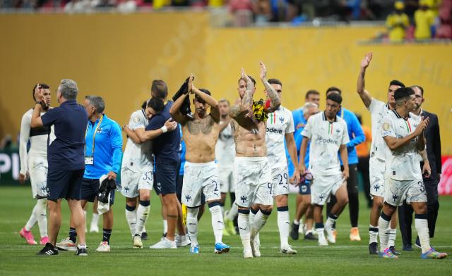(250702) -- ATLANTA, July 2, 2025 (Xinhua) -- Players of CF Monterrey greet supporters after the round of 16 match between Borussia Dortmund of Germany and CF Monterrey of Mexico at the FIFA Club World Cup 2025 at the Mercedes-Benz Stadium, Atlanta, Georgia, the United States, July 1, 2025. (Xinhua/Huang Zongzhi)