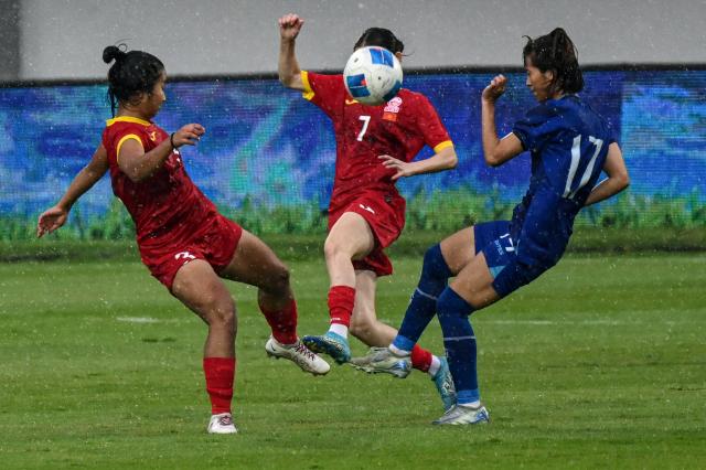 (250702) -- TANGERANG, July 2, 2025 (Xinhua) -- Chen Jin-Wen (R) of Chinese Taipei competes during the AFC Women's Asian Cup 2026 Qualifiers Group D football match between Kyrgyzstan and Chinese Taipei in Tangerang, Indonesia, July 2, 2025. (Xinhua/Agung Kuncahya B.)