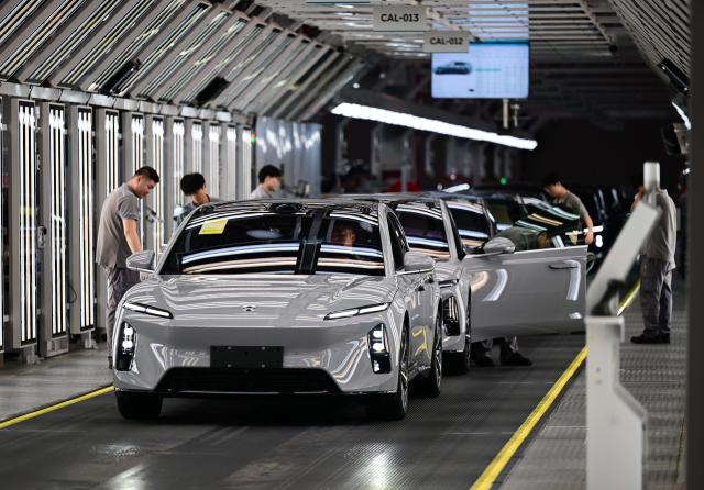 (250702) -- HEFEI, July 2, 2025 (Xinhua) -- This photo shows a production line of the NIO Second Advanced Manufacturing Base in Hefei, east China's Anhui Province, July 1, 2025.
  The city of Hefei is making big strides in the new energy vehicle (NEV) industry. In 2024, the city's NEV output exceeded 1.37 million units, with the total value of its industrial chain hitting 260 billion yuan (about 36.28 billion U.S. dollars). (Xinhua/Zhou Mu)