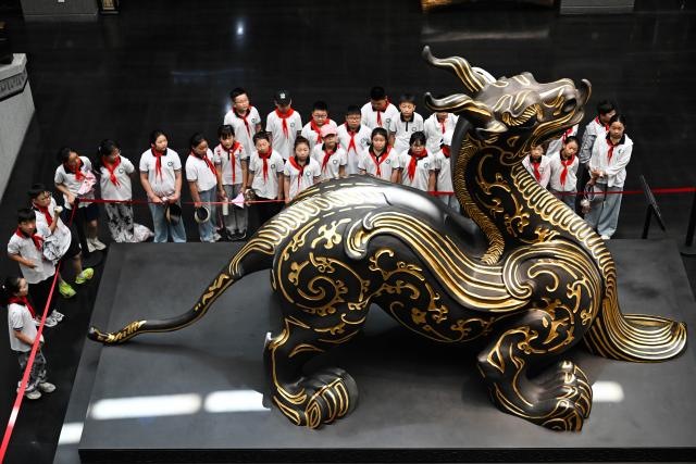 (250702) -- XUYI, July 2, 2025 (Xinhua) -- Students visit a museum featuring Han Dynasty (202 BC-220 AD) tombs to spend their summer time in Xuyi, east China's Jiangsu Province, July 2, 2025. The museum of Han king's mausoleum at Dayun Mountain in Xuyi stages several featured exhibitions in this summer holiday to attract people to visit and learn about history knowledge. (Xinhua/Ji Chunpeng)