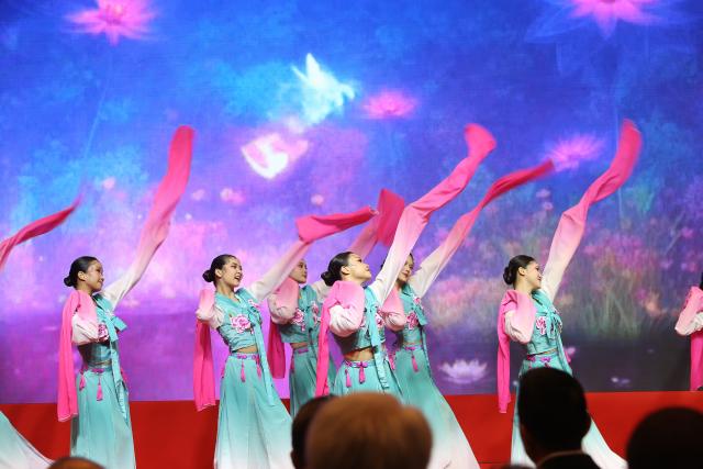 (250702) -- BANGKOK, July 2, 2025 (Xinhua) -- Dancers perform during a reception celebrating the 50th anniversary of the establishment of diplomatic relations between China and Thailand, in Bangkok, Thailand, June 30, 2025. The reception was co-hosted by the Chinese Embassy in Thailand and Thailand's Ministry of Foreign Affairs in Bangkok on Monday. (Xinhua/Rachen Sageamsak)