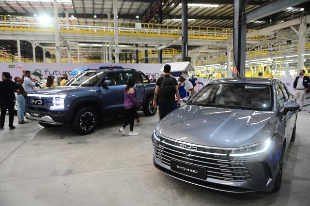 (250702) -- BAHIA, July 2, 2025 (Xinhua) -- Guests visit an exhibition area of BYD's production base in Camacari, Bahia State, Brazil, July 1, 2025. Chinese automaker BYD held a ceremony marking its first Brazil-made passenger vehicle rolling off the line at its factory in Camacari on Tuesday. (Photo by Lucio Tavora/Xinhua)